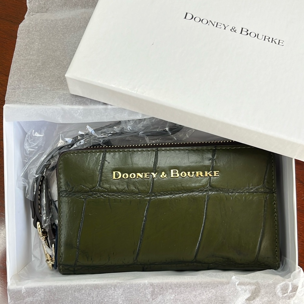Dooney & Bourke Olive Denison Zip Around Phone Wristlet Croc NWT in box